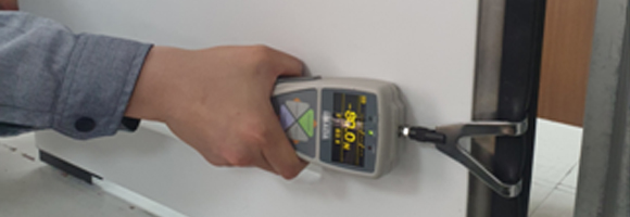 Manual opening force tester